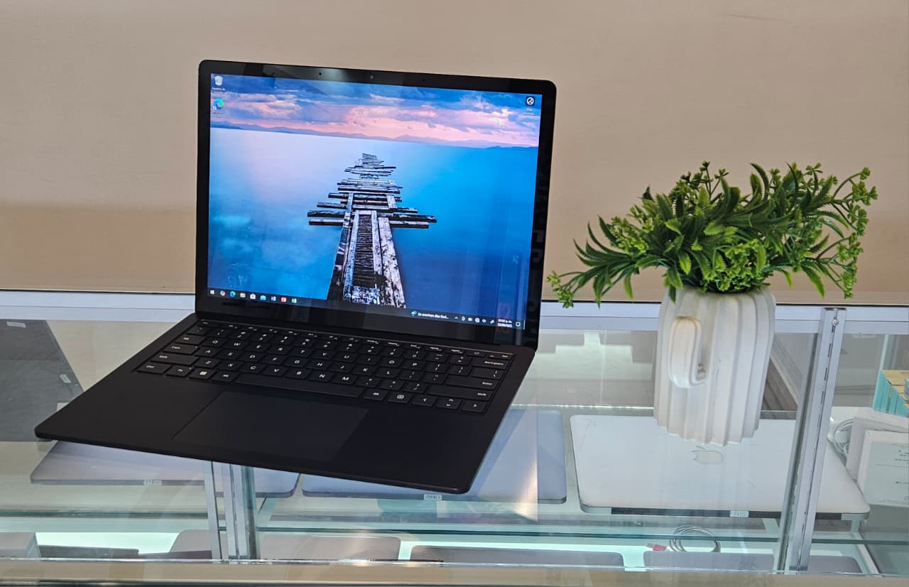 Microsoft Surface Laptop 5, Pantalla de 13.8 Pulgadas, 12va Generacion - Image 2