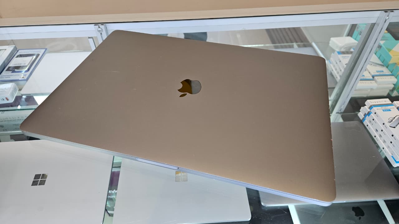 MacBook Pro 2019 16 Pulgadas - Image 8
