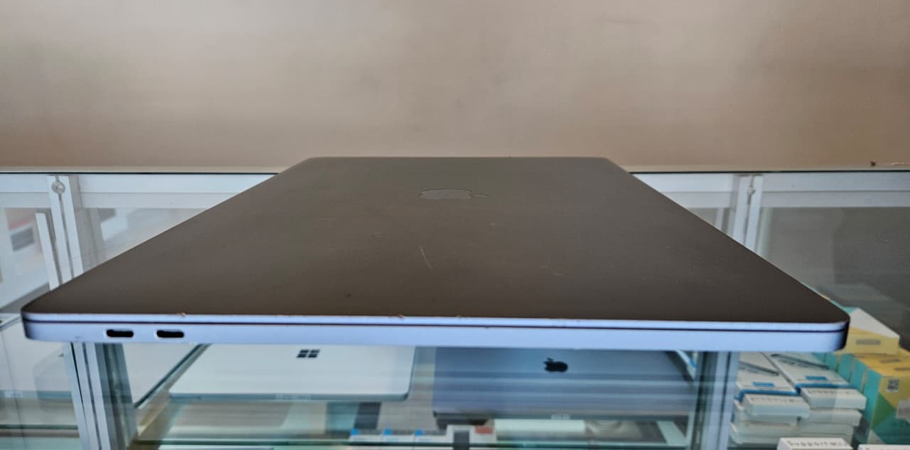 MacBook Pro 2019 16 Pulgadas - Image 6